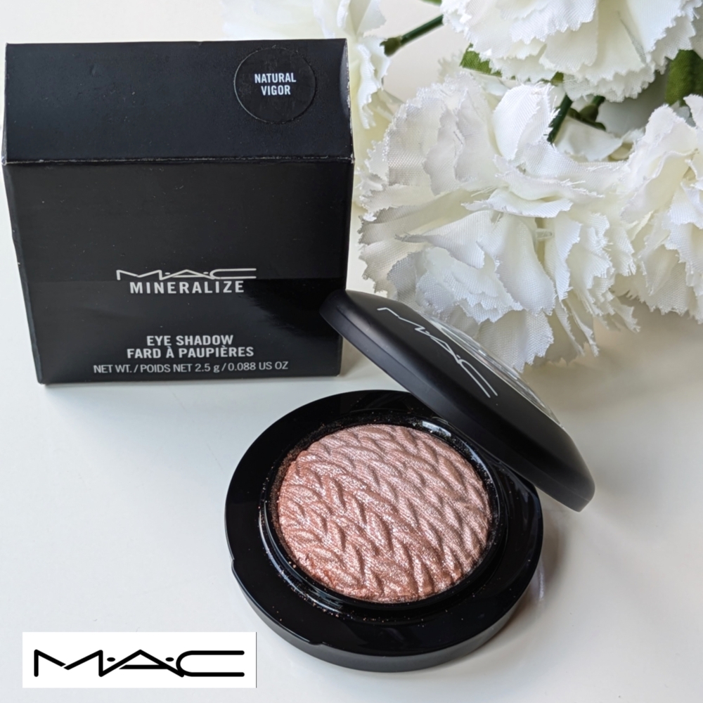 MAC Natural Vigor Mineralize Eye shadow DUO-shimmery champagne peach/pearl NIB